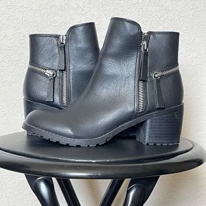 Size 5 1/2 black boots. Zipper detail on outside of boot